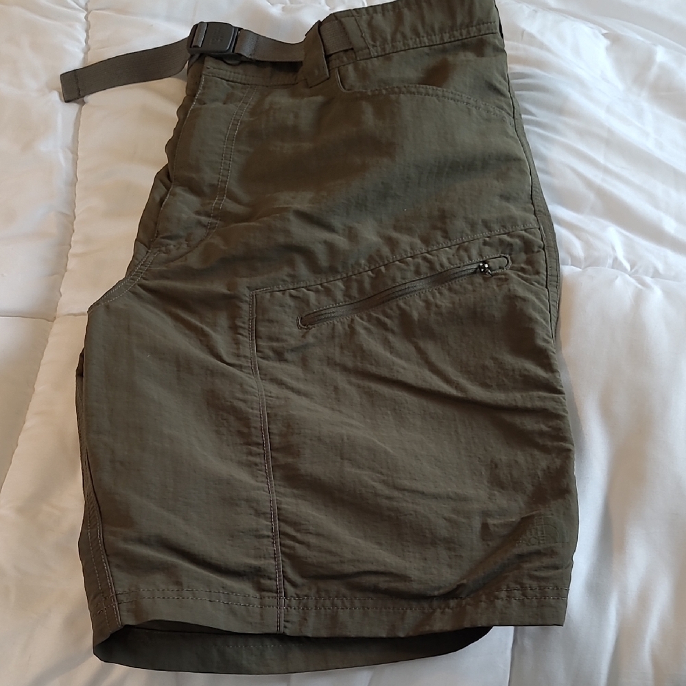 The North Face Green Cargo Shorts Relaxed Fit